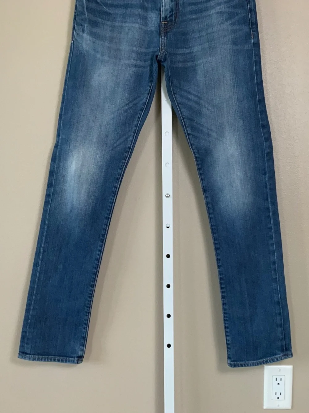 American Eagle Distressed Wash Slim Jeans